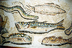 Meerestiere auf dem Mosaik in Mytilene
